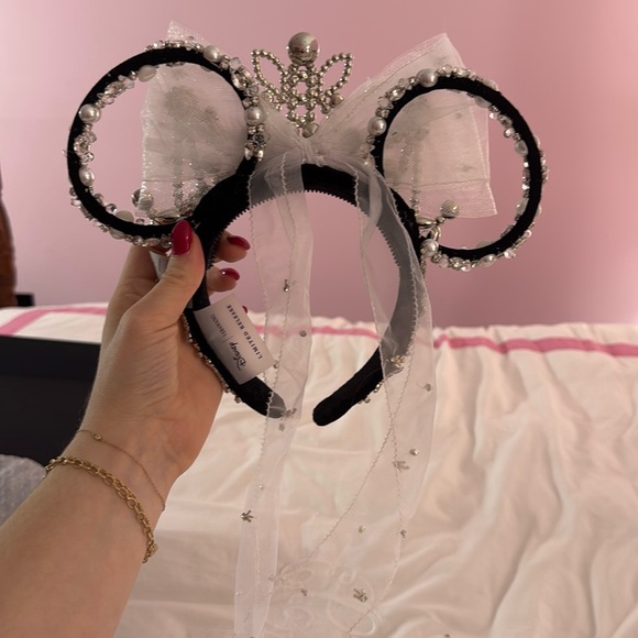 Vera Wang x Disney Minnie Mouse Ears Tiara Headband - Picture 3 of 9